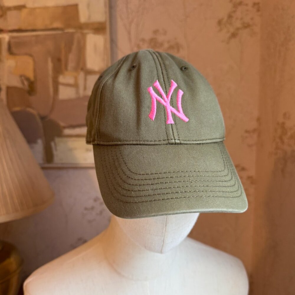 New York Yankees Clean up hat in moss green with pink - Picture 10 of 16